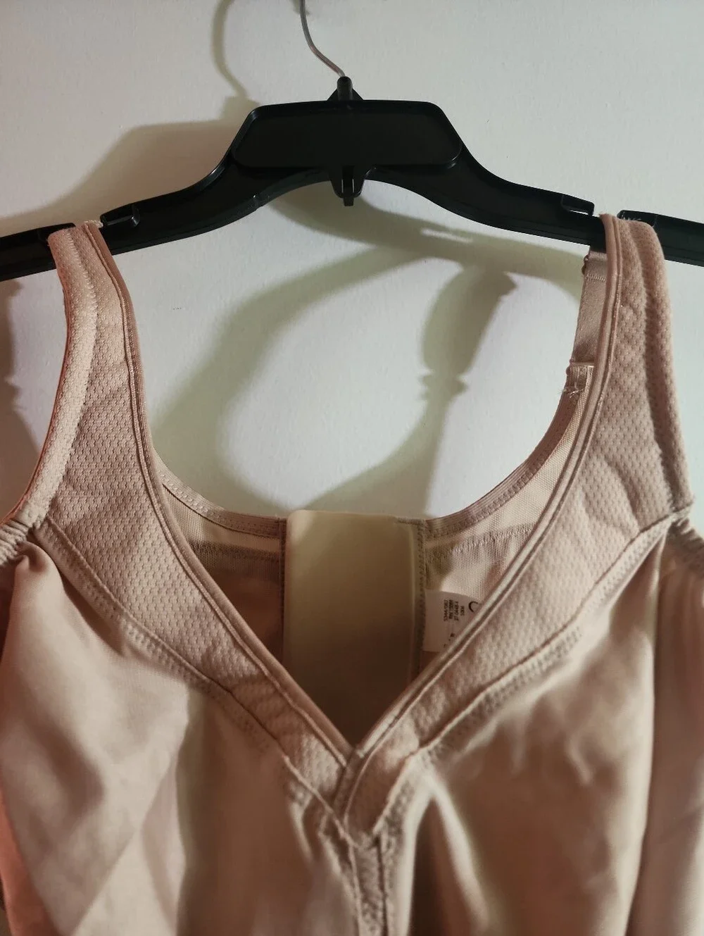 Glamorise Sport  Magic Lift Comfort Support Full-Coverage Nude Bra